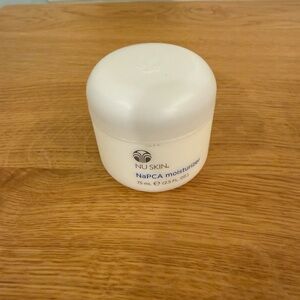 Skin NaPCA Moisturizer - White